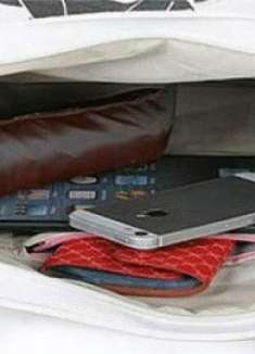 手机不能和这5种东西放一起，别不当回事，到吃亏就晚了，快拿走