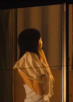 我在你床下第2集-男子无意得到女神家钥匙，竟半夜潜入家床底偷窥