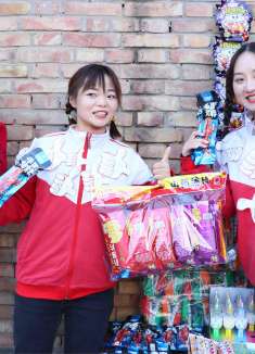 妈妈的赞赞超市开业了，零食需要帮助别人获得点赞购买，太逗了