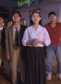 好不容易劝说小伙不跳楼，这么煽情的时刻突然停电，顿时乱成一团