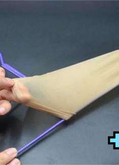 衣架上套只丝袜，放家里用处真大，好多人都不清楚，试过的都夸好