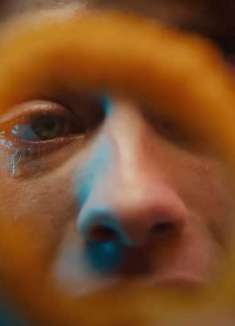 别太夸张！肯德基爆笑演绎「好吃哭了」