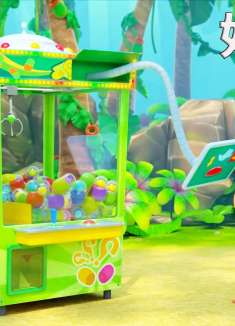 一个不要钱的娃娃机，但是抓取失败，就会变成娃娃，搞笑动画