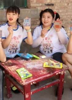 小伙伴们玩果酱作业，大家一起把知识吃进肚子里，好玩又好吃