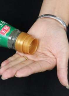 白醋倒在手心搓一搓，真的很厉害，后悔现在才知道，快试试