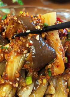 天太热，这凉拌菜我家一周吃好几次，鲜香开胃，省事还好吃