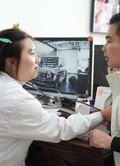 男子去看病，女医生说你将是我治好的第一位病人，吓得转身就跑