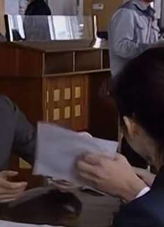 女人出狱找工作，数钱的速度比点钞机还快，当场被高薪录用