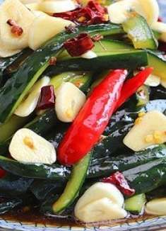 腌黄瓜，大厨教你一招，脆爽开胃比凉拌好吃