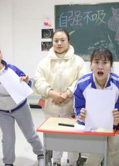 班级举行特殊考试，没想全班学生都被淘汰掉了，到底怎么回事？