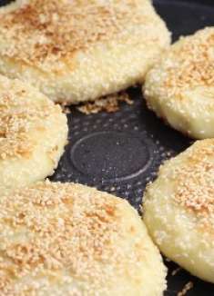 糯米粉这样做才好吃，外酥里软不粘牙，比油炸糕还好吃，解馋