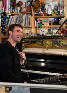 挑战创造新音乐，多乐器表演重新定义艺术