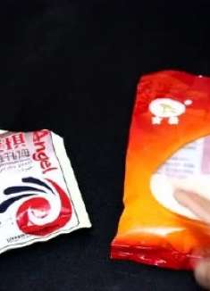 把酵母粉放进小苏打里，每天用它敷脸，用过的皮肤变很好，快试试