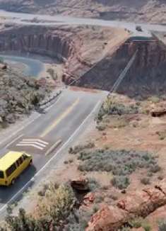  车祸模拟器 大桥两头都装上加速带，就可以双向通行了