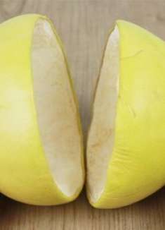 柚子吃完柚子皮别扔，用对方法一年省下好几百，懂的人不多，找找