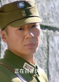 军官负责安保，发现小兵手上有表，秒懂是刺客