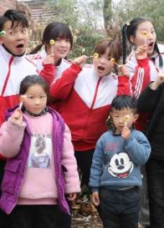 欢欢用眼睛糖吓唬邻居小朋友，没想最后小丑竟然是自己！