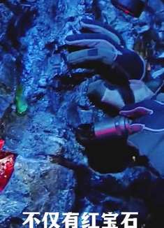 三人误闯地心世界，遍地都是鸡蛋般大小的钻石