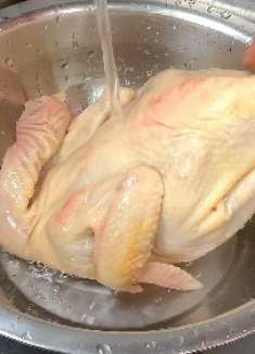 我叫鸡肉最爱这样做，一鸡2吃，有菜有汤有营养，做法还超简单