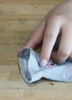 洋葱放进袜子里，解决了很多家庭困扰的问题，真是太实用了