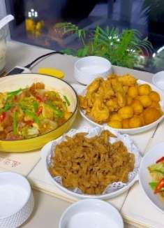 天冷了做了老公最爱的杂烩菜烙饼，配一锅奶白的鱼汤，营养又美味