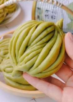 吃腻了馒头，来试试这螺旋花卷吧，颜色翠绿，香软还好吃