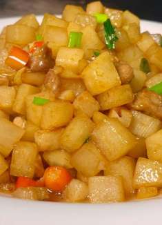 冬吃萝卜夏吃姜，教你简单的萝卜丁家常做法，鲜嫩脆爽，开胃下饭