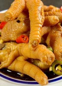 怪不得饭店里的柠檬鸡爪那么好吃，原来有诀窍，酸辣入味又解馋