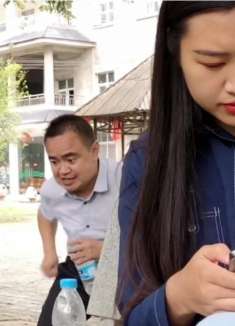 出门在外一定要注意自己的随身物品，不要让坏人有机可乘！