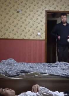 美女假装趁男朋友不在家找其他男生来家里，没想到竟有意外收获！