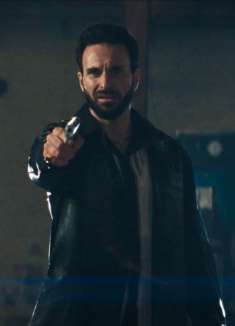 新版「浴血黑帮」，竟只为一件衣服