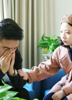 笑喷了：老婆去旅游忘带护照，回家去取