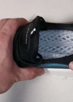 在鞋子里放个水果保护套，没想到还有这好处，看完快回家试试贴吧