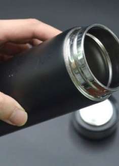 旧保温杯别扔了，竟然是个“好东西”！拿钱也难换，家家都用得到