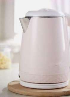 常用热水壶烧水，留心这4点，不然烧水比塑料还“毒”，叮嘱家人