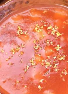 小时候，每次不好好吃饭的时候，老妈总是给我做这个汤