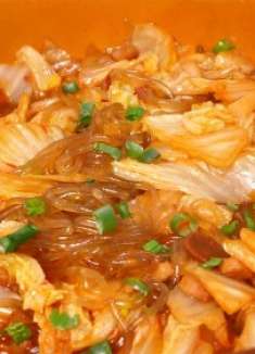 白菜炖粉条怎么做才好吃？原来诀窍在这里，上桌连汤汁都能喝完