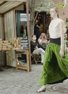 明亮市集：Tory Burch 2022 春夏系列