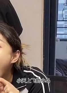 媳妇跟妈玩猜字游戏,看她们做的那些表情!把我肚子都笑抽筋了