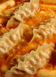 一口惊艳，超浓郁辣白菜芝士年糕煎饺，好吃到停不下来！