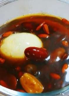 天气越来越冷了，女人记得给自己做一碗暖身汤，手脚不冷浑身暖