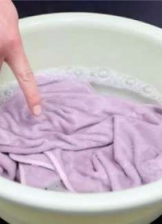 洗毛巾别拿开水烫，往水里撒一点，不管毛巾多脏，洗完柔软又干净