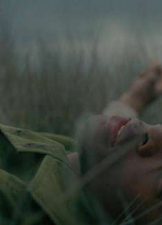 用纯净而真实的声音演唱「肮脏的秘密」