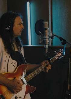 后半部分有惊喜！The War on Drugs 现场演绎新歌「Change」