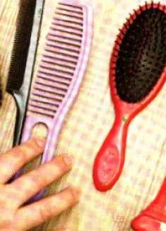 不管有钱没钱，家有这3种梳子早些丢掉，别不当回事，尤其第3种