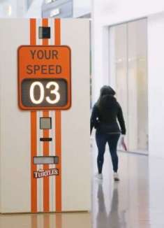 这个圣诞季，走路也有「超速罚单」