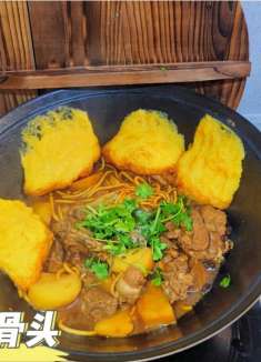 这口大铁锅太好用，炖骨头贴饼子无所不能！