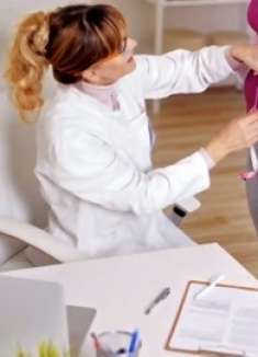 脂肪肝并非胖人专利！这4大诱因，让肝越来越硬，瘦子也逃不过