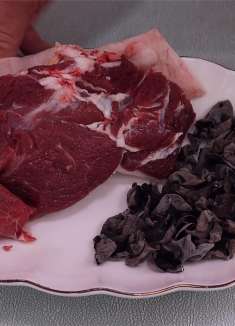 天冷多给家人做羊肉吃，教你客家一个特色做法，简单好吃鲜香下饭