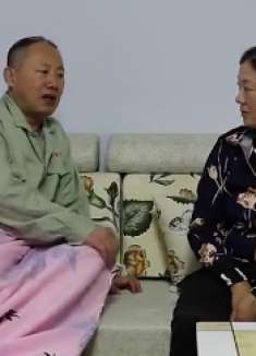 嫂子丢下受伤的哥哥，小叔子心生不满，谁知妻子又回来了